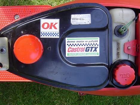 Honda Melody - Tanken.... (og nej, der er IKKE Castrol GTX på... det er bare for det ser fedt ud :P) billede 8