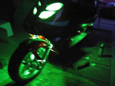 Aprilia sr50 ditech (Roed Design) - halvdelen af det neon der er på... flere pic kommer... billede 15