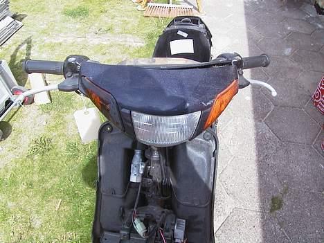 Yamaha Jog FS  - EN TYV HAR VÆRET PÅ SPIL OG HAR NAKKET DET MESTE DEN ER KOMMET FREM EFTER 2 ÅR billede 1