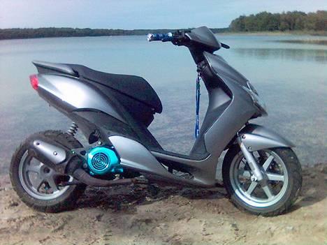 Yamaha jog r - smider i ik lige en stemme.. så får i os en tilbage billede 1