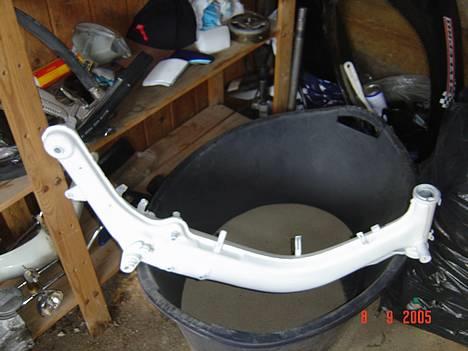 Suzuki fz-jog smidt ud - nu mangler det kun at blive malet lyserødt.. så den køreklar.. eller : S billede 6