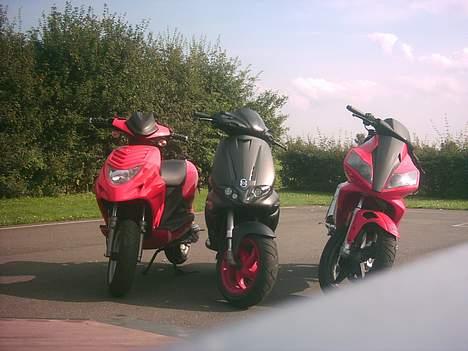 CPI gtr----( TOTALT SKADET) - banden hehe......fra venstre arne´s oliver city, MD´s runner, og min gtr billede 3