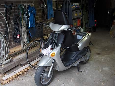 Yamaha Neo´s - Sådan ser min scooter ud lige nu, da den lige har været nakket billede 6
