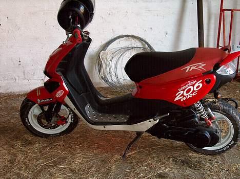 Peugeot TKR *solgt* - hvis man kigger godt efter kan man se mine ti dioder under bunden...  billede 7