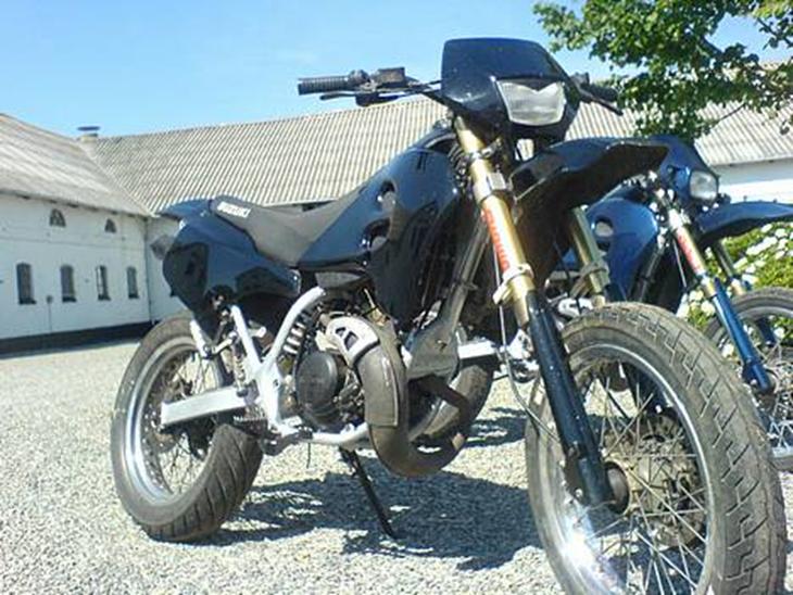 {{currentPhoto.altText}} billede {{currentPhoto.number}}