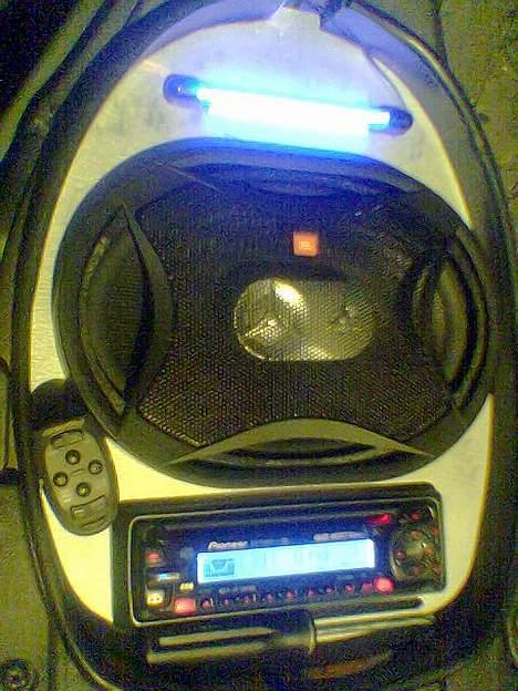 Piaggio NRG Ekstreme - JBL GTO 936 300 watt med pioneer headunit billede 12