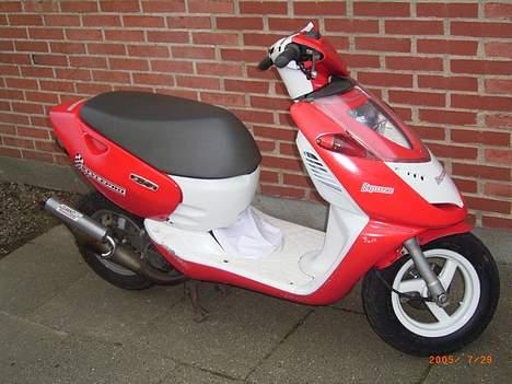 Aprilia sonic - Den Rød Hvide Sonic :P billede 1