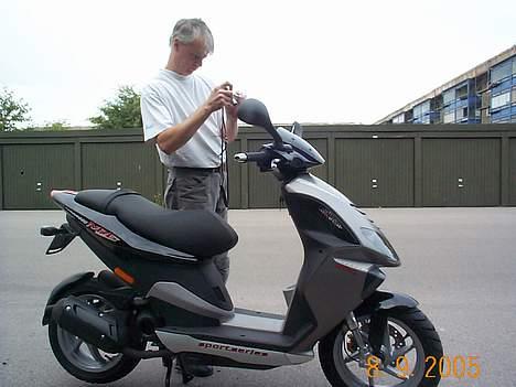 Piaggio NRG Power DT - Min far tror han er klog billede 6