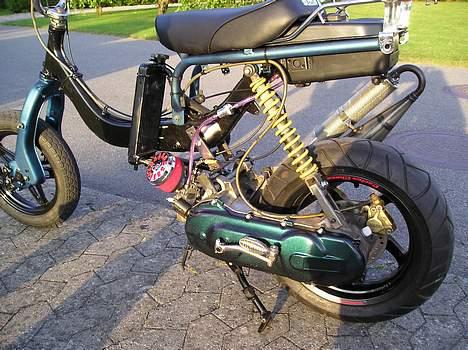 Suzuki Fz´R  "AEROX" Lc billede 8