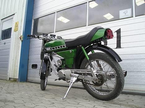 Yamaha ”Agurken” 4 gear DX TKR - De tre farver som går igen er grøn, sort, krom billede 3