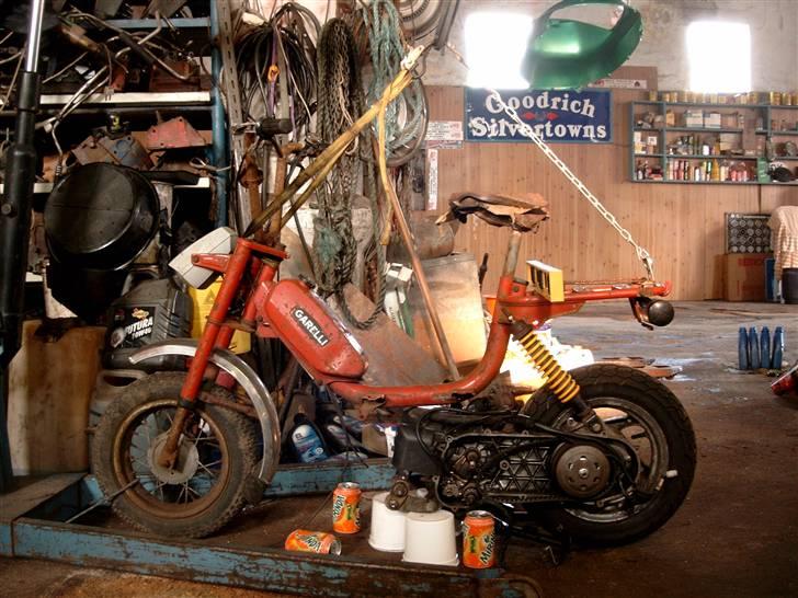 Garelli Katia + Zip - Igang med at lave ophæng. billede 10