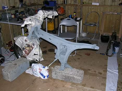 Yamaha 4 Gear - SOLGT - Her har jeg sprayet grundmalingen på hende... billede 5