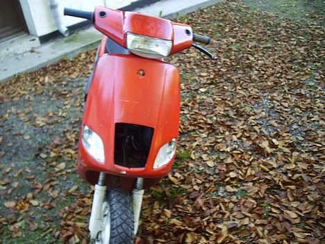 Piaggio Zip [Solgt] - zippen før den fík nye skjolde billede 1