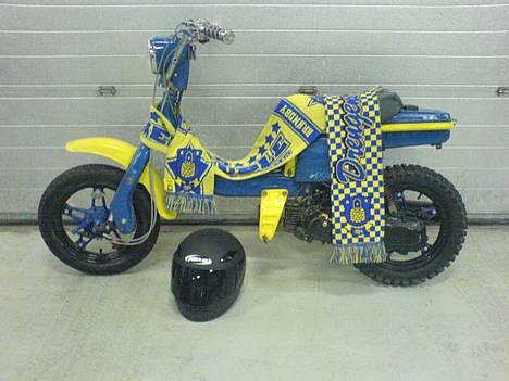 Suzuki FZ50"Brøndby look"[SOLGT] - Den var måske federe før men fuck det... Forza Brøndby billede 1