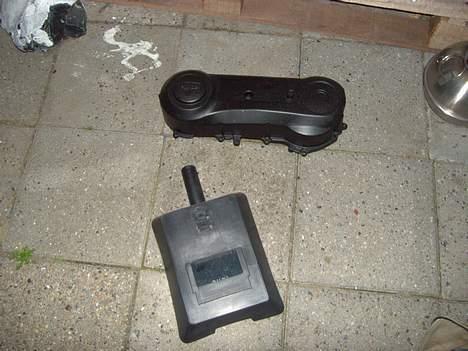 Yamaha JoG | golden chicka:b - mit kickstarter skjold efter det blev lakeret.. billede 2