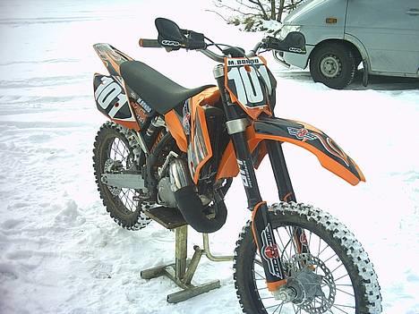 KTM 125ccm [TIL SALG] - Sådan ser den så ud nu, hvor jeg har fået lavet mine egne stafferinger! billede 1