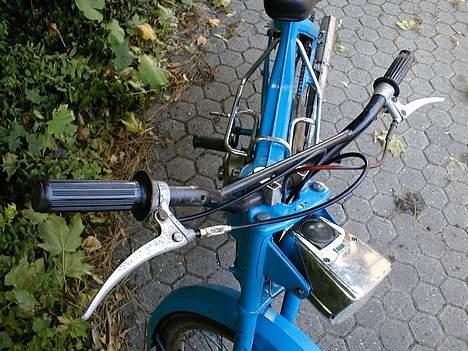 Puch Maxi K - Solgt - - Styret, Det er skægt at ligge ned på den måde :D billede 9