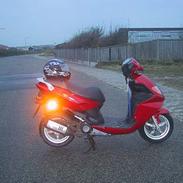 Daelim S-FIVE Smidt ud :\