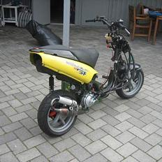 Aprilia SR50 LC - Manston Racing