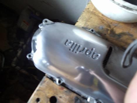 Aprilia rally!!! - er lige blevet slibet med 600 vandslibning papir!!! og lidt Autosol!!! billede 3