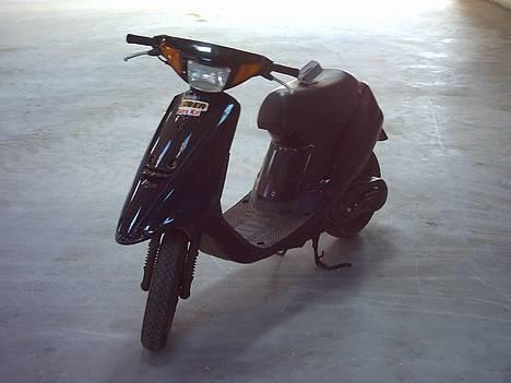 Yamaha Jog AS *solgt* - Sådan så joggen ud da jeg købte den for 2500... Da kunne den NÆSTEN ikke køre...  billede 4