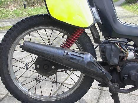 Yamaha Sting sg50 SOLGT! - Udstødning... - Malet med et eller andet varme pis så den ikke burde ruste! :) billede 7