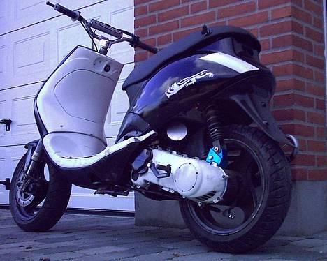 Piaggio SpecialEditon Zip Solgt - Sort og Hvid passer pisse godt sammen..! billede 5