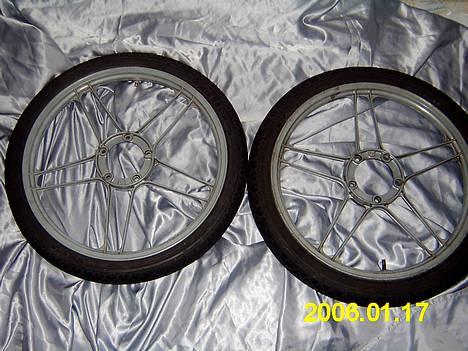 Puch Maxi K -: BlaCk WiDdoW :- - skal lige slibes få steder, grundes og males sølvgrå billede 15