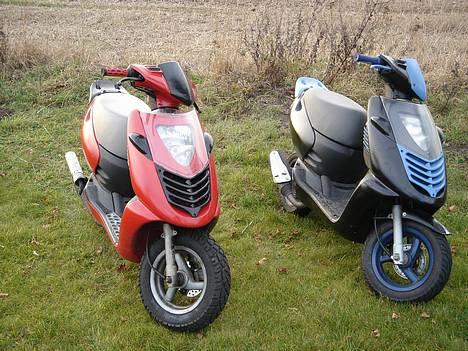 Aprilia Sonic GP[BYTTET til RMX]  - min scooter og tracker´s gamle scooter . et smukt syn ;)  billede 5