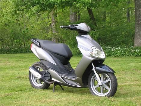 Yamaha Jog R carbon edition - den serda sød ud :D billede 1