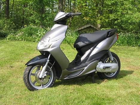 Yamaha Jog R carbon edition billede 2