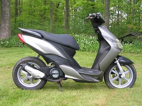 Yamaha Jog R carbon edition billede 8