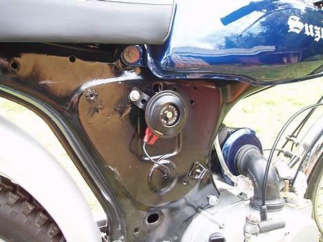 Suzuki k50 <Byttet> - horn under højre side skjold billede 18