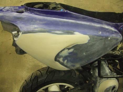 Yamaha BWS //Tribal Special - Sideskjoldet, hva sys i? ser federe ud irl. glæder mig til at det bliver malet metallic lilla! billede 1