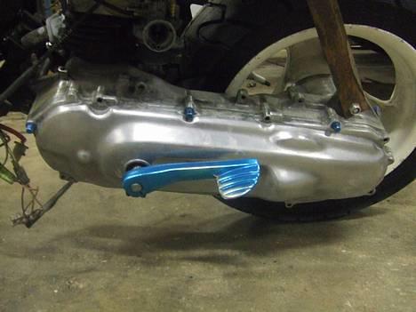 Yamaha BWS //Tribal Special - Alle blå dele skal sandblæses og males metallic lilla i stedet! billede 2