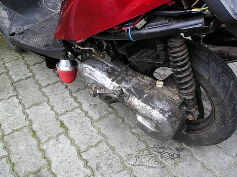 Yamaha JOG fs1 - Storebror gør vænget usikker :D billede 5