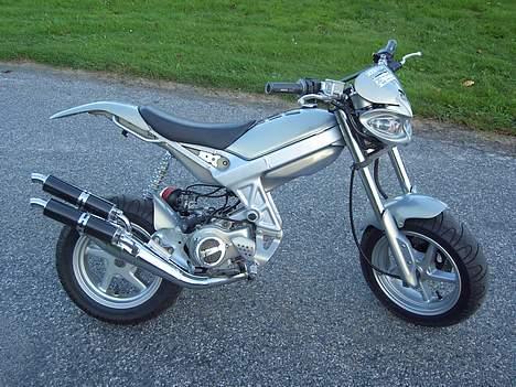 Suzuki street magic.. SOLGT:'( - taget den 2/10-05... nyt uds, hjemmelavet bagskærm indfarvet, nyt styr..  billede 11
