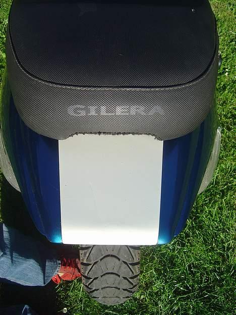 Gilera stalker >SOLGT< - Go´ røv. Læg mærke til hvor mørk farven pludselig er billede 7