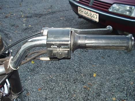 Suzuki DM50 skrottet - styr:højre side knap for tændt og slukket lys billede 4