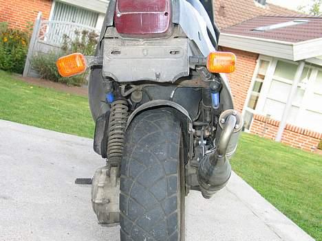 PGO Hot 50 SOLGT - mine 2 neon rør ud af 3 billede 9