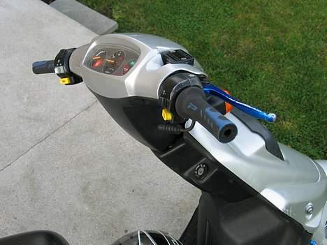 PGO Hot 50 SOLGT - mine håndtag skal have nye på billede 10