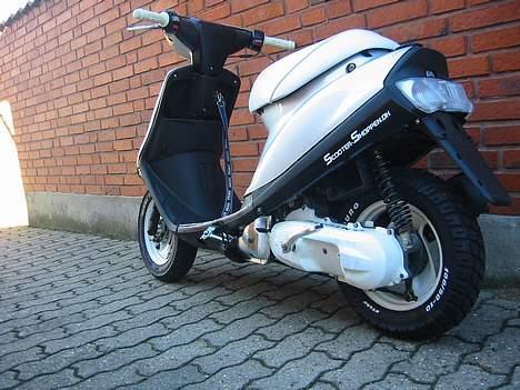 Yamaha jog solgt for 8000,- billede 3