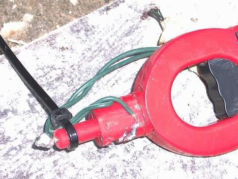 Suzuki street magic - det er tændingen til kanonen der er loddet ledninger på så man er fri for at holde ved den når man skyder billede 13