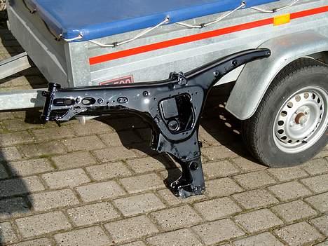 Suzuki k50 Projekt-Team Hjørring - nu har jeg endelig fået slebet stellet ned og fået malet det blank sort! billede 8