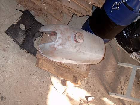 Suzuki k50 Projekt-Team Hjørring - min sandblæst tank! har lii slebet den helt ned og købt maling til den! billede 12