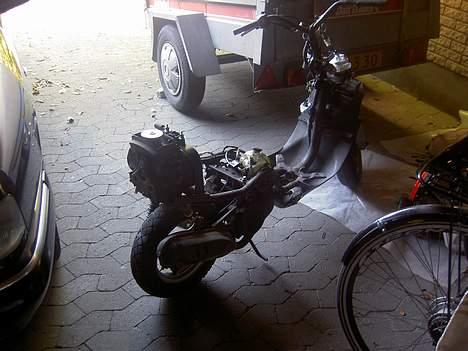 Yamaha Jog AS *Byttet* :'( - sådan ca den ud efter ca 2 timer hvor jeg havde haft den :P billede 5