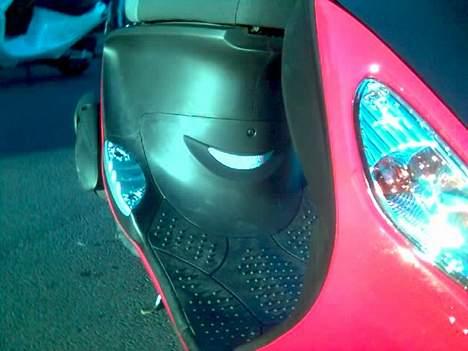 PGO Galaxy (TOTAL SKADET!!!) - Blinklygte glas og den seje detalje ved fødderne... billede 5