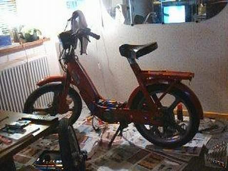Vespa Ciao - ( Gammelt billede) - Under renovation... Så fik den sku lov til at komme ind værelset.. billede 16