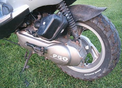 PGO Dr. Big  (Far's scooter) - Har tegnet PGO op med hvid dækskrift billede 9