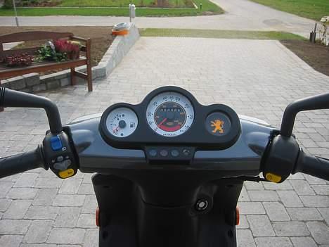 Peugeot Speedfight 2 TOTAL SKADET billede 2